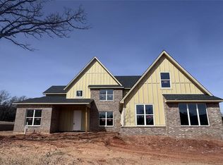 4601 Maple Ridge Dr, Edmond, OK 73034