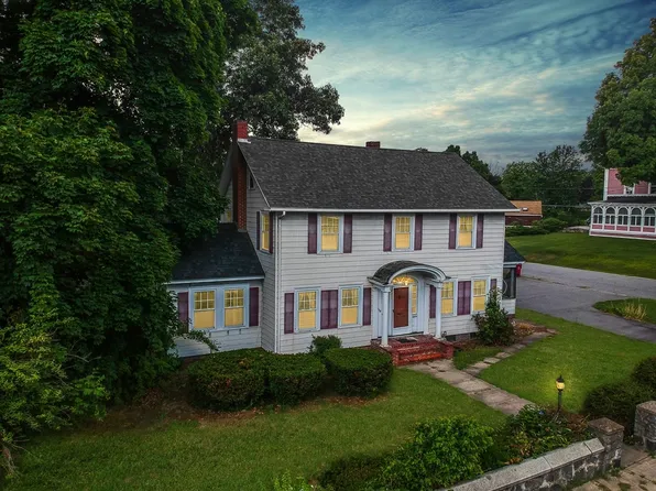 568 Andover St, Lowell, MA 01852