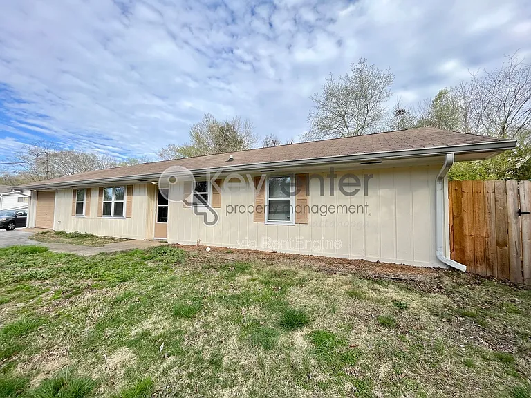 801 Ely Rd — Photo 1