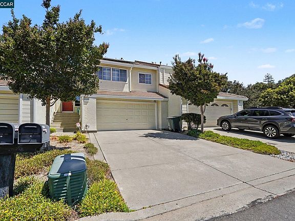 3rd image of 5251 Pebble Glen Dr