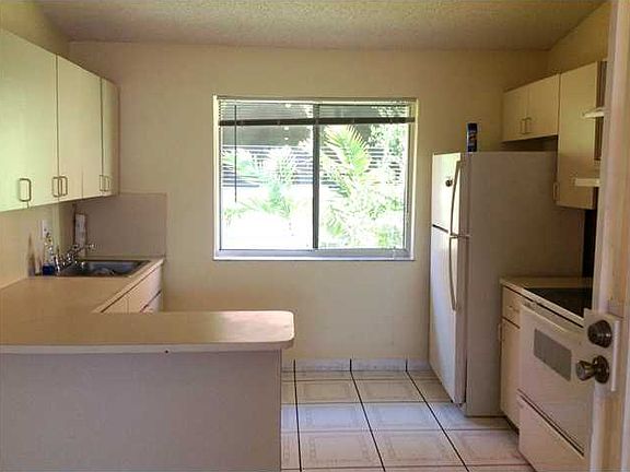 4th image of 8027 Lake Dr APT 202