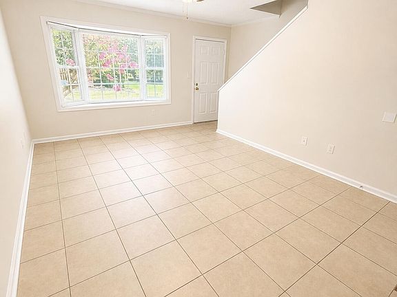 4th image of 2905 Cedar Creek Rd APT E