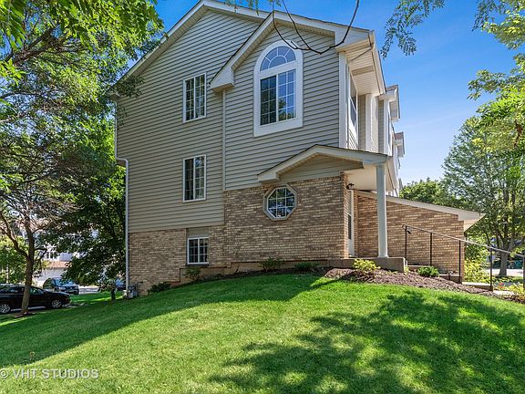 2nd image of 402 Stevens Ct