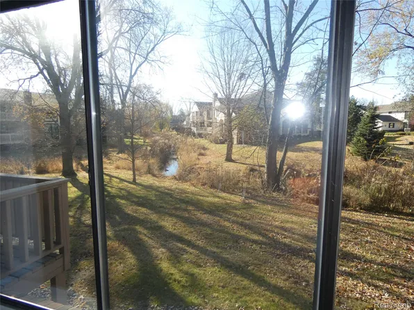 7122 Pebble Park Dr, West Bloomfield, MI 48322