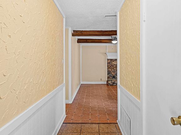 5th image of 13486 Choctaw Dr