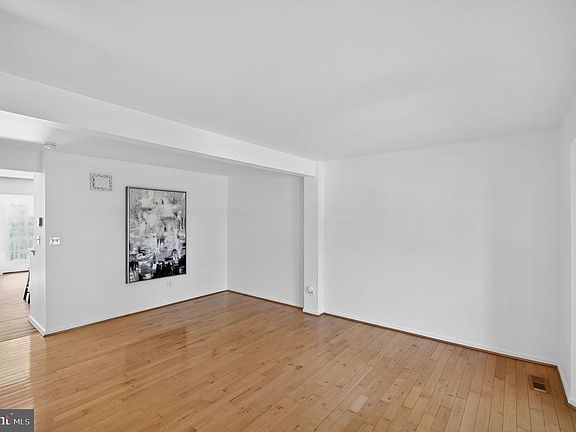 3rd image of 9053 Falcon Glen Ct