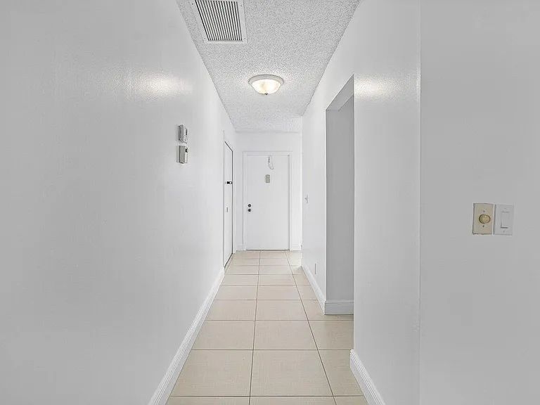 1021 Flame Vine Ave — Photo 3