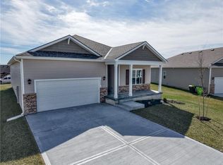 10289 Lucca Ln, Peculiar, MO 64078