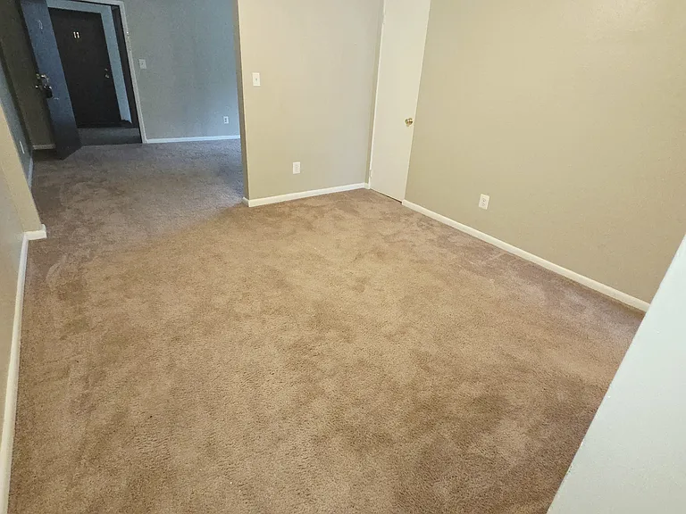 111 Pine Dr #10 — Photo 8