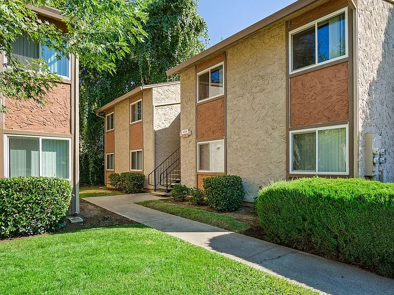 Acacia Apartments — Photo 15
