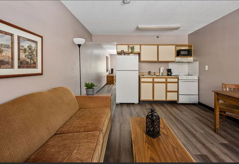 1144 Independence Dr — Photo 2