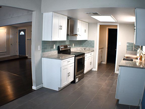 3rd image of 2316 Algodones St NE