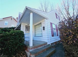 884 Yellowstone Rd, Cleveland Heights, OH 44121