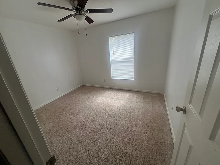 857 Buchanan Ave SE — Photo 4