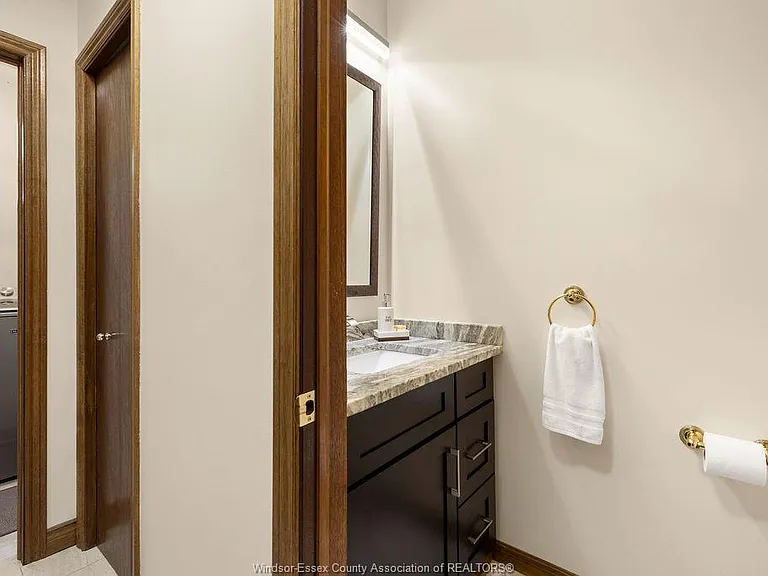 534 Michael Cres — Photo 26