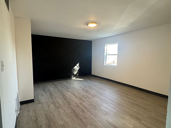 3rd image of 3924 Hawthorne St #2
