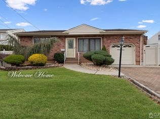 62 Elmont Pl, Colonia, NJ