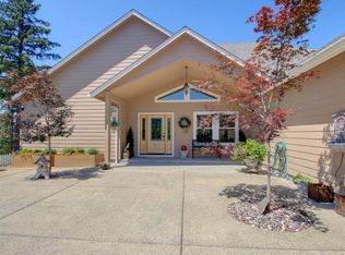 901 Shadow Hills Dr, Grants Pass, OR 97526