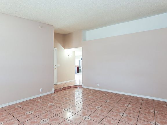 3rd image of 8516 W Roma Ave