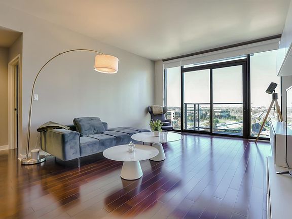 3rd image of 38 N Almaden Blvd Unit 1319