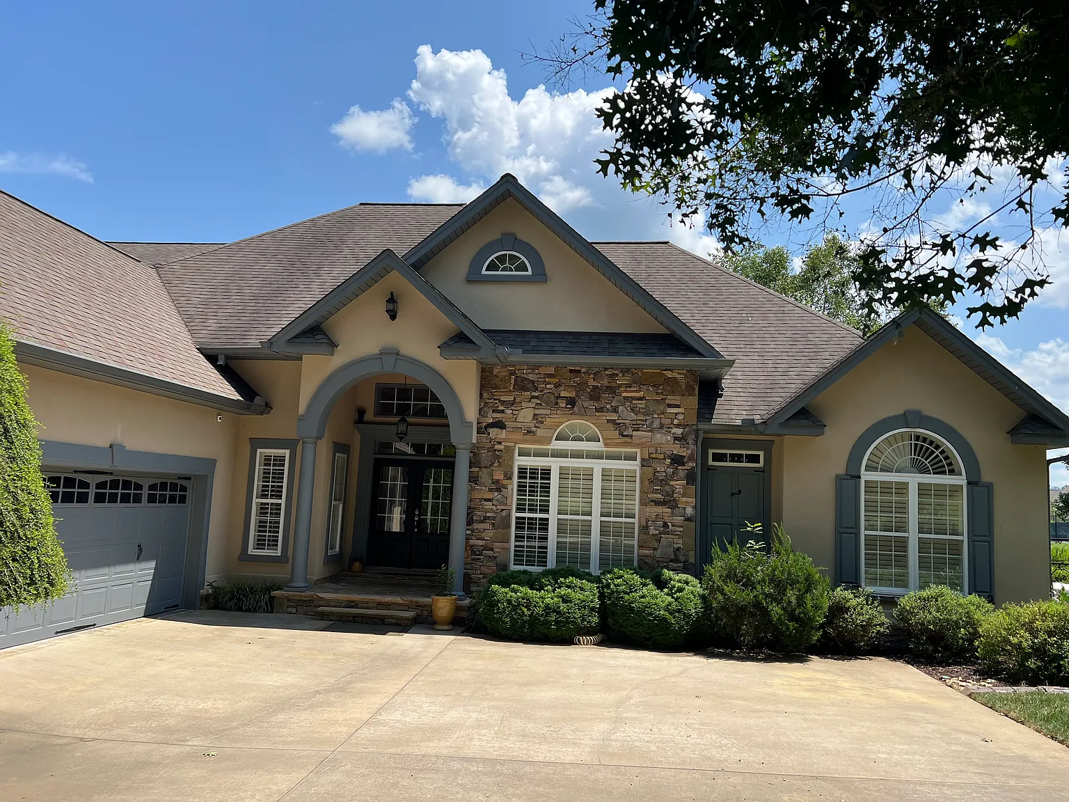 4 bed, 3.5 bath, 3607 sqft, $5,500 — Photo 2