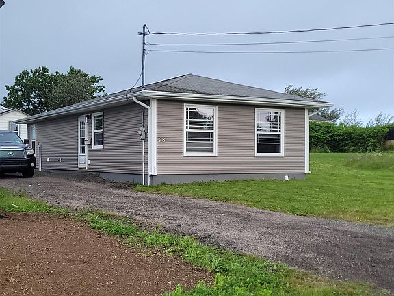 3rd image of 28 Pleasant St
