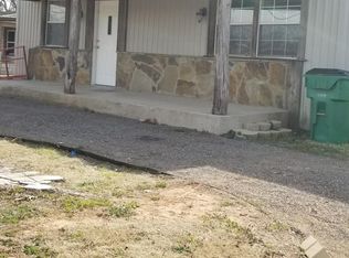 720 E College St, Burkburnett, TX 76354