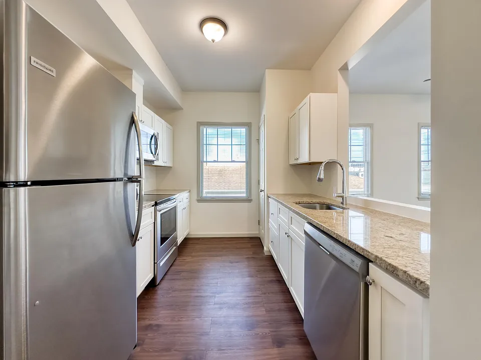 103 Johnson Ave #201
