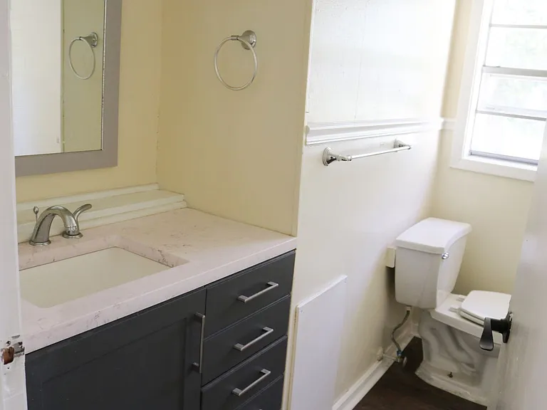 308 W Warriner Ave — Photo 17