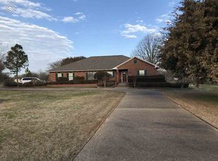 848 Oakridge Dr, Texarkana, TX 75503