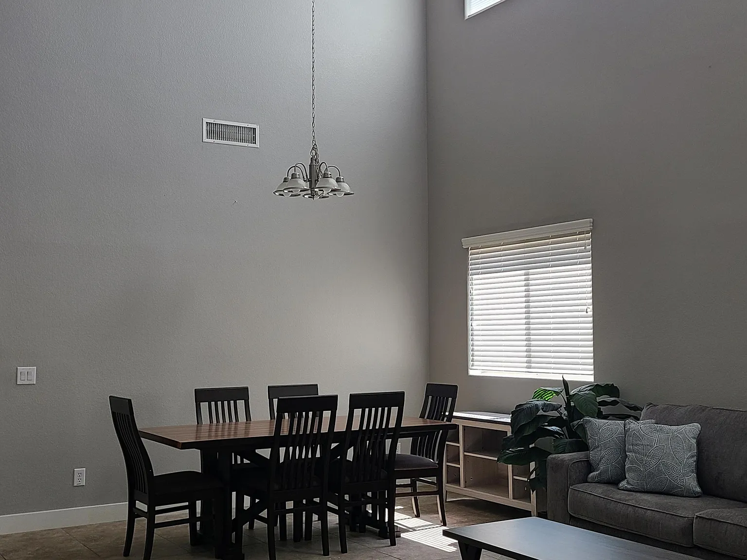 4 bed, 2761 sqft, $2,800 — Photo 4
