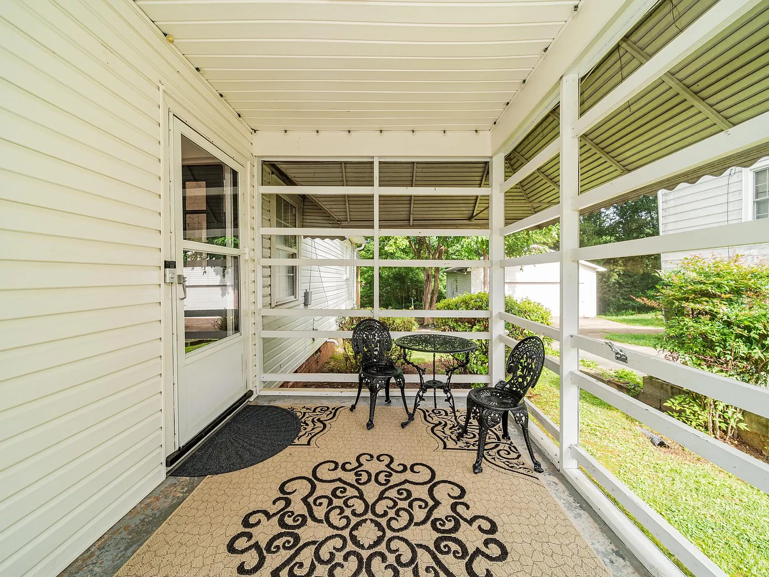 2 bed, 1006 sqft, $2,400 — Photo 3
