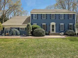 2 Chambord Ct, Shoreham, NY 11786