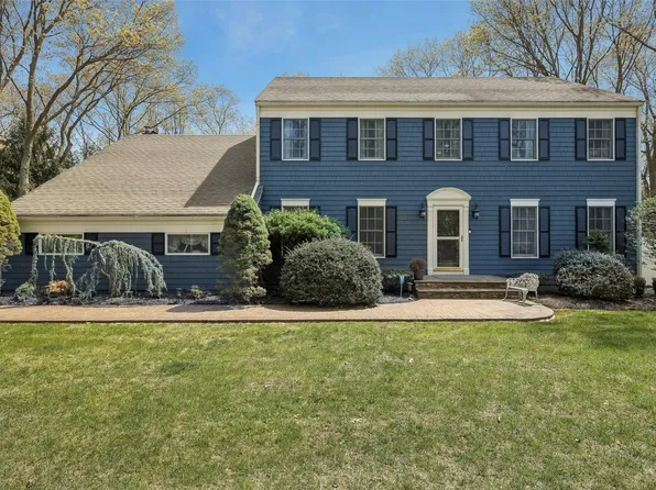 2 Chambord Court, Shoreham, NY 11786