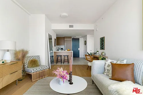 889 Francisco St Photo 1