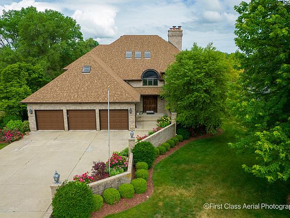 2nd image of 240 Wren Dr