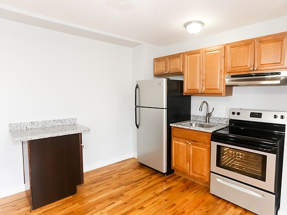 2nd image of 7450 N Greenview Ave APT 57