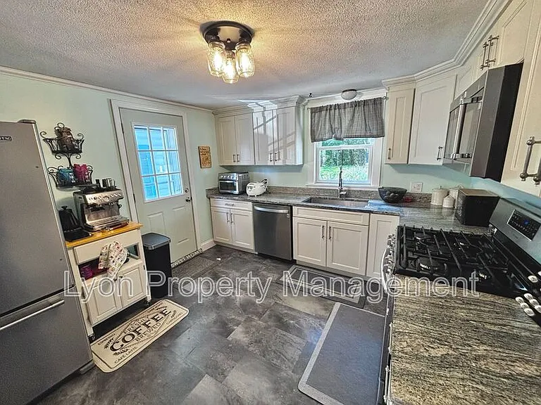 140 Long View Dr — Photo 5