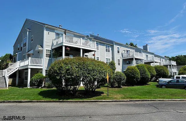 2 bed, 1084 sqft, $1,950 — Photo 1