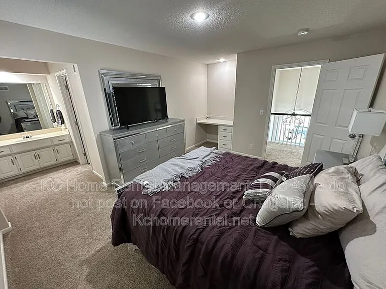 11429 W 142nd Ter — Photo 17