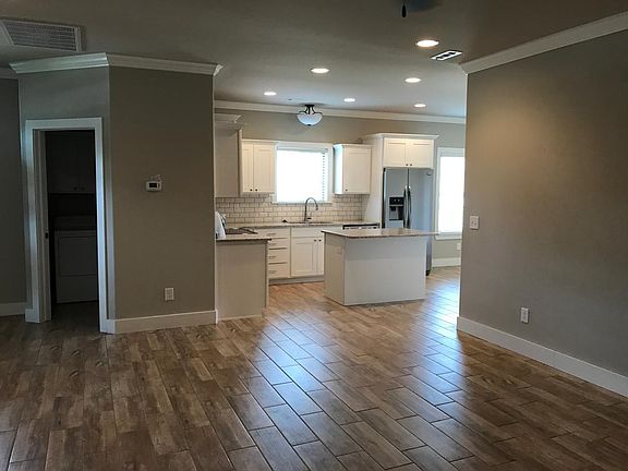 4th image of 3101 SW Riverstone Ave