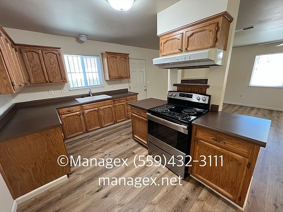4th image of 2222 W Holland Ave