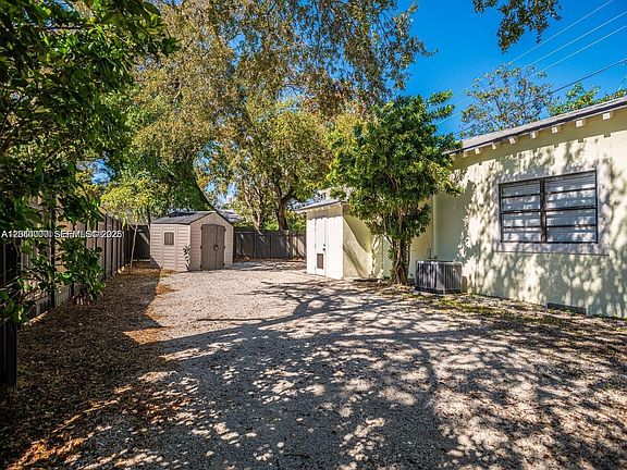 5th image of 3452 Margaret St