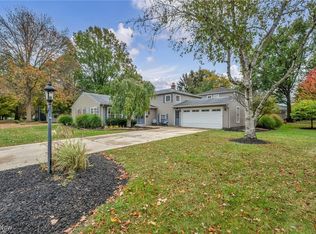 381 Bates Dr, Bay Village, OH
