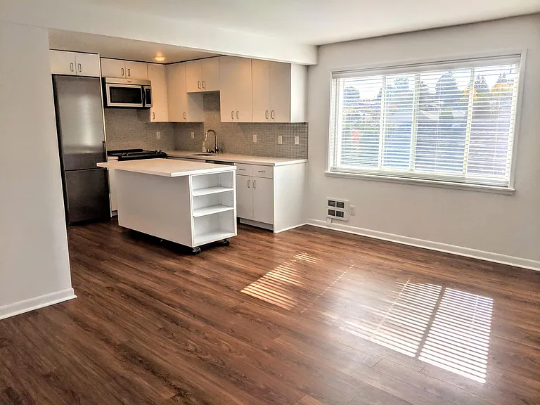 215 Boston Apartments — Photo 11
