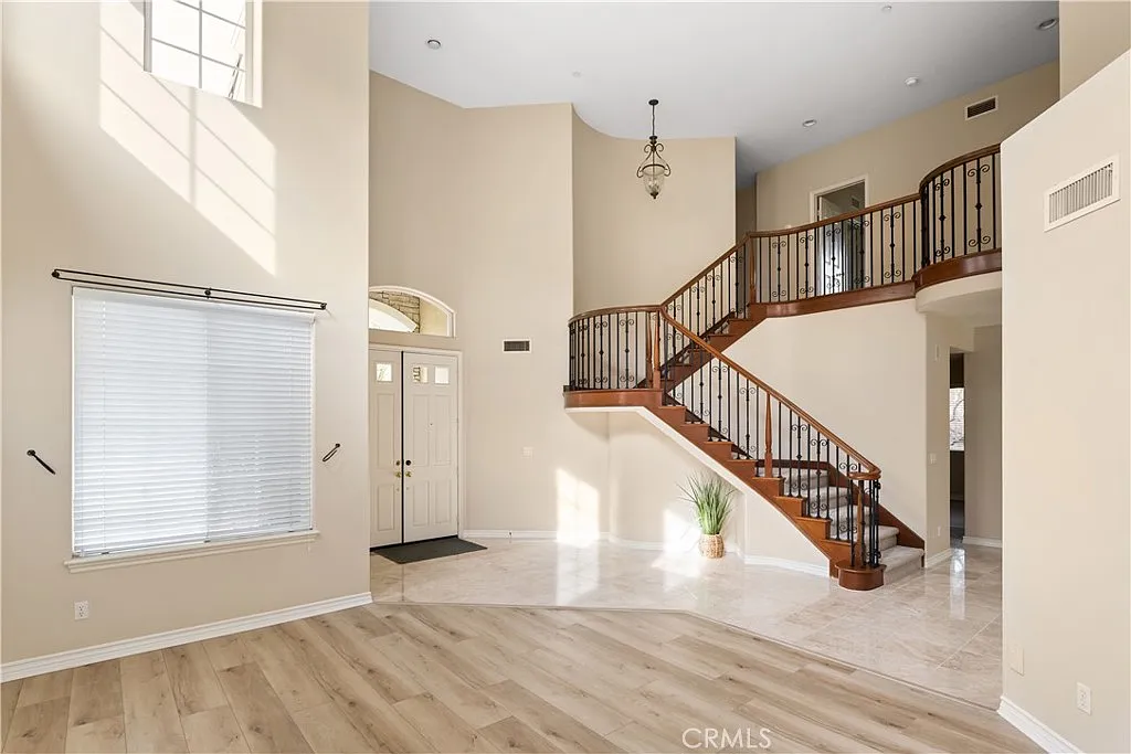 5 bed, 4.0 bath, 3118 sqft, $7,800 — Photo 4