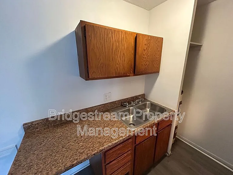 1490 S Burnett Rd #A — Photo 6