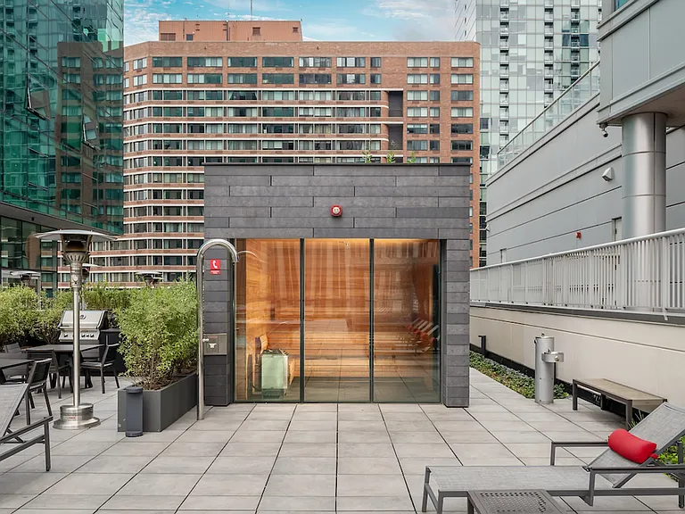 221 E Grand Ave #3 — Photo 9
