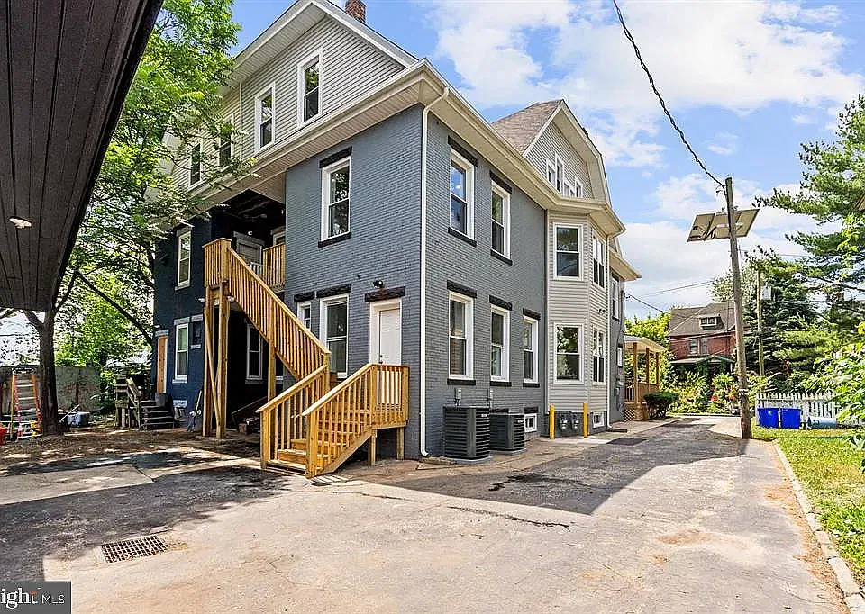 42 E Curtis Ave #B