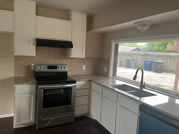 4th image of 5206 Crestwick Dr